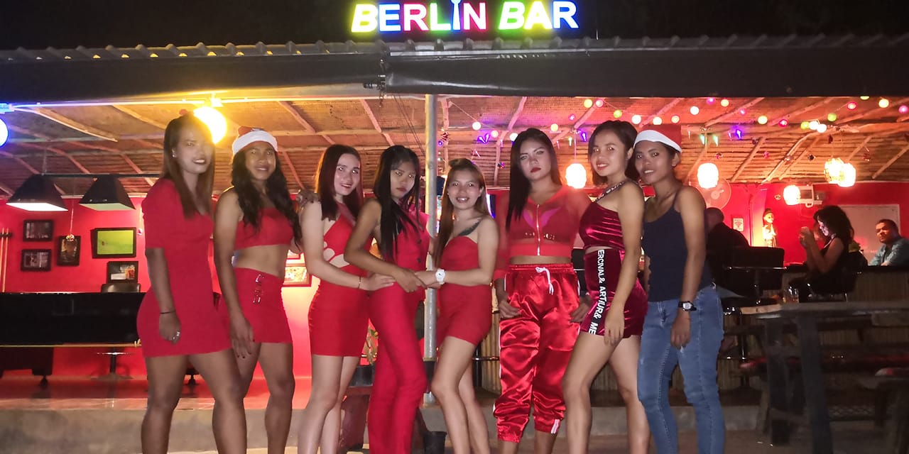 Bar girls from Berlin Bar